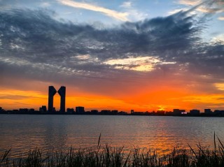 晚风拂来吟盛夏，一抹夕阳醉晚霞