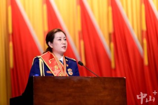 赵丽琼：高速公路上的“巾帼标兵”