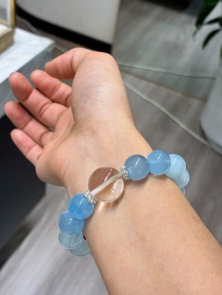 如星光折射到海洋，海蓝宝石首饰大赏