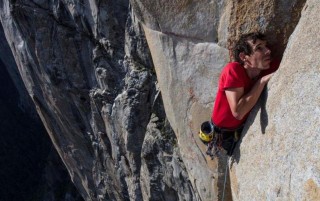《徒手攀岩》无疑是去年最值得看的纪录片之一