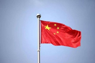 春风和煦，国旗飘扬