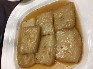饭后一片 （打一字）
