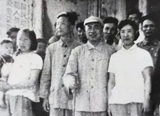 原创
            1954年一农妇来到青岛，点名要见首长：我是他25年未见面的妻子
