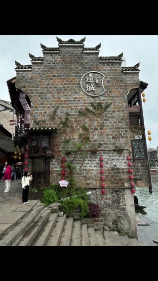守一座边城         等一不归人