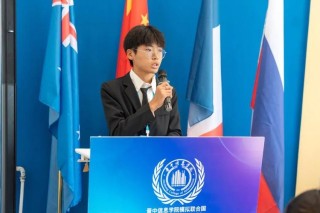 三位青年外交官的奋斗故事