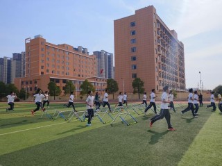 咸宁东方外国语学校以“心”迎新 服务新生