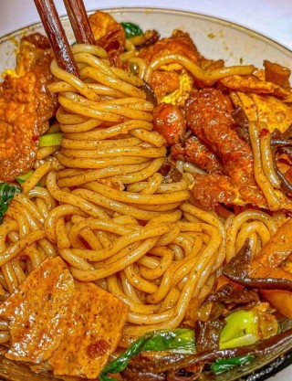 螺蛳粉？我只吃炒的！香喷喷臭哄哄，吃的满足，辣的舒坦