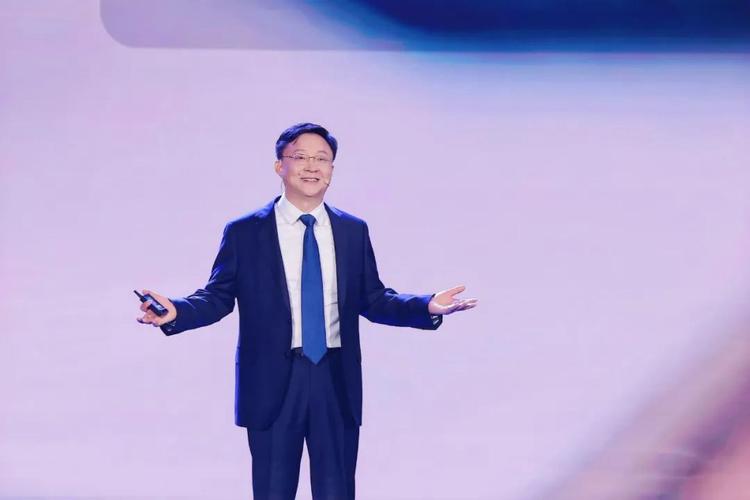 科大讯飞刘庆峰：坚守梦想的语音拓荒者，18年创造出1000亿市值  第1张