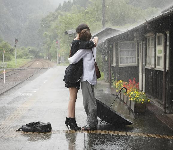 避雨的爱情 第1张 避雨的爱情 第1张