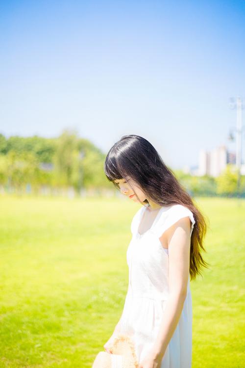 阳光下走来的那女孩 第1张 阳光下走来的那女孩 第1张
