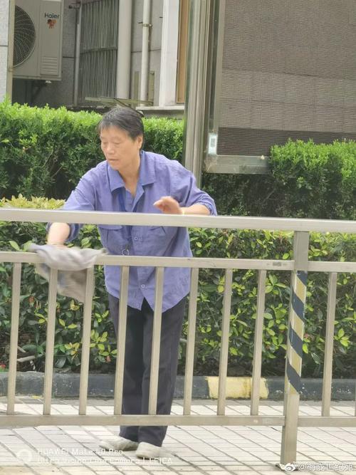 他们都在忙碌 第1张 他们都在忙碌 第1张