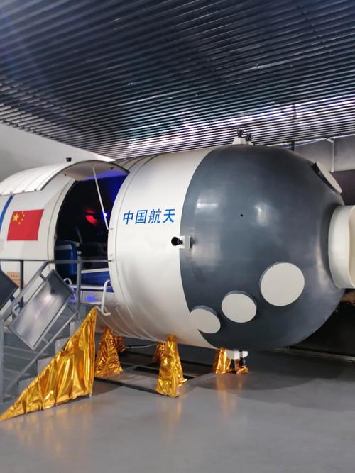 能工巧匠造颗星，发射太空显神通，得来情报送地面，生活科研立大功。 （打一物）  第1张