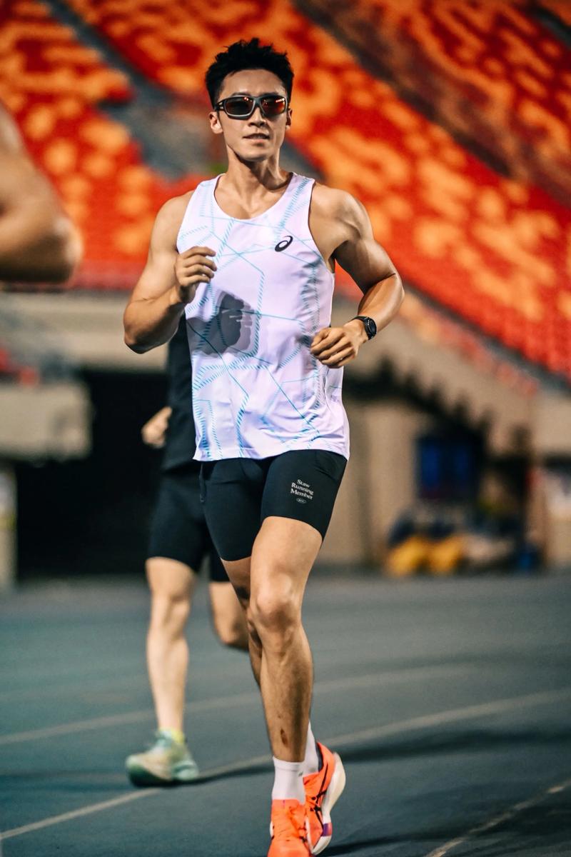小王跑步为什么总是保持一个姿势不变？  第1张