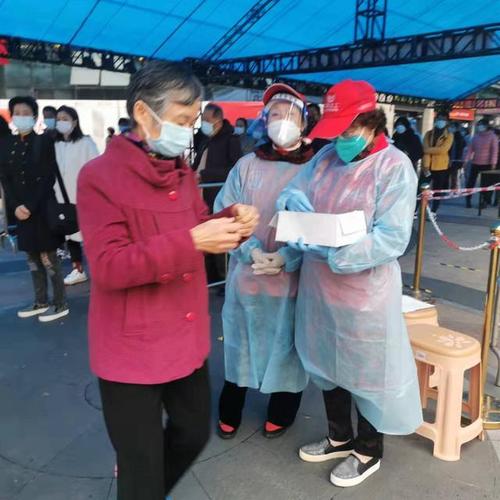 “别样助力”接地气!一居民编打油诗传颂抗疫感人事 第1张 “别样助力”接地气!一居民编打油诗传颂抗疫感人事 第1张