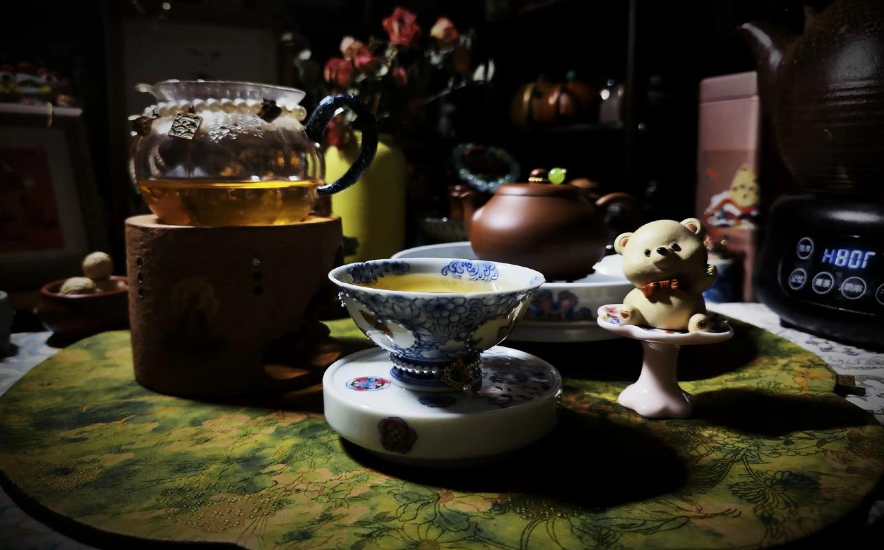 夜间独酌清茶,安静与茶香相伴 第1张 夜间独酌清茶,安静与茶香相伴 第1张