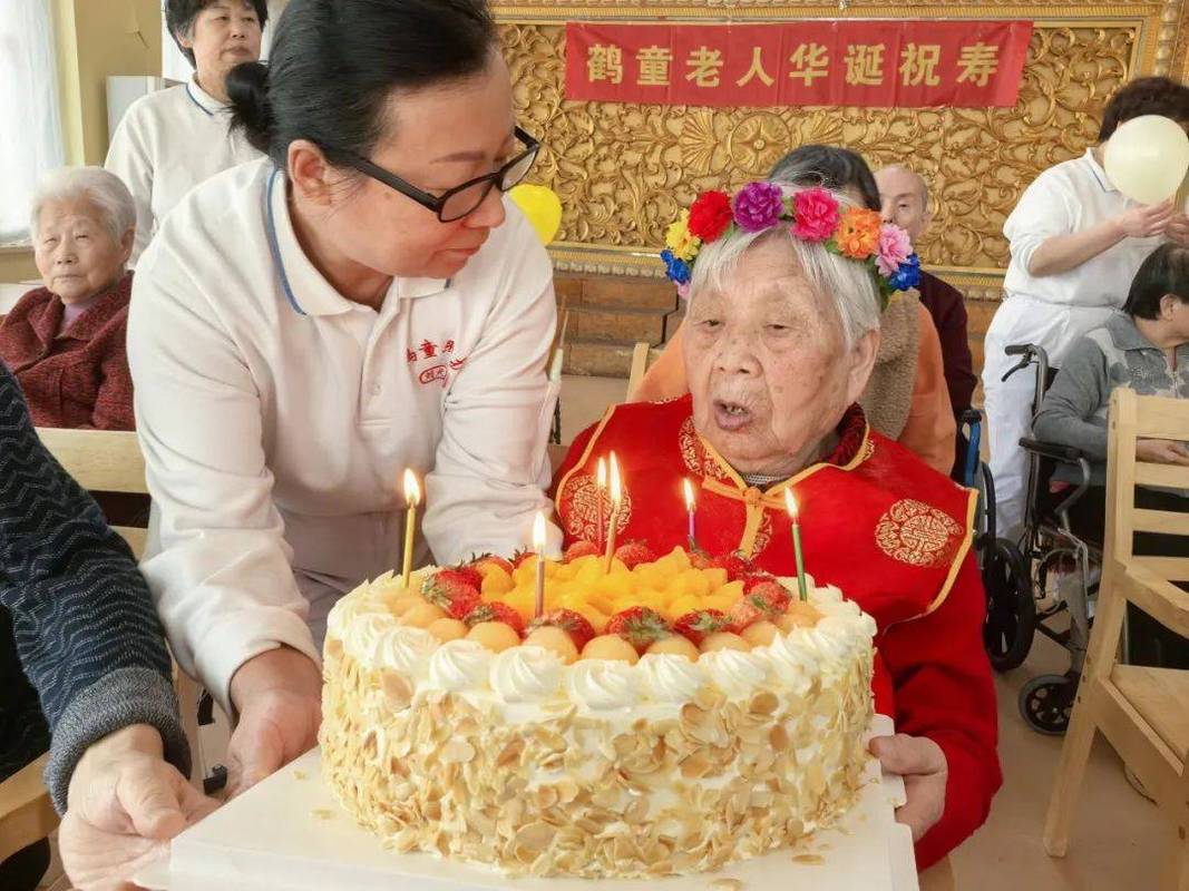 老人生日全家聚在一起,老人一句话惊呆众人:以后你们轮流照顾我 第1张 老人生日全家聚在一起,老人一句话惊呆众人:以后你们轮流照顾我 第1张