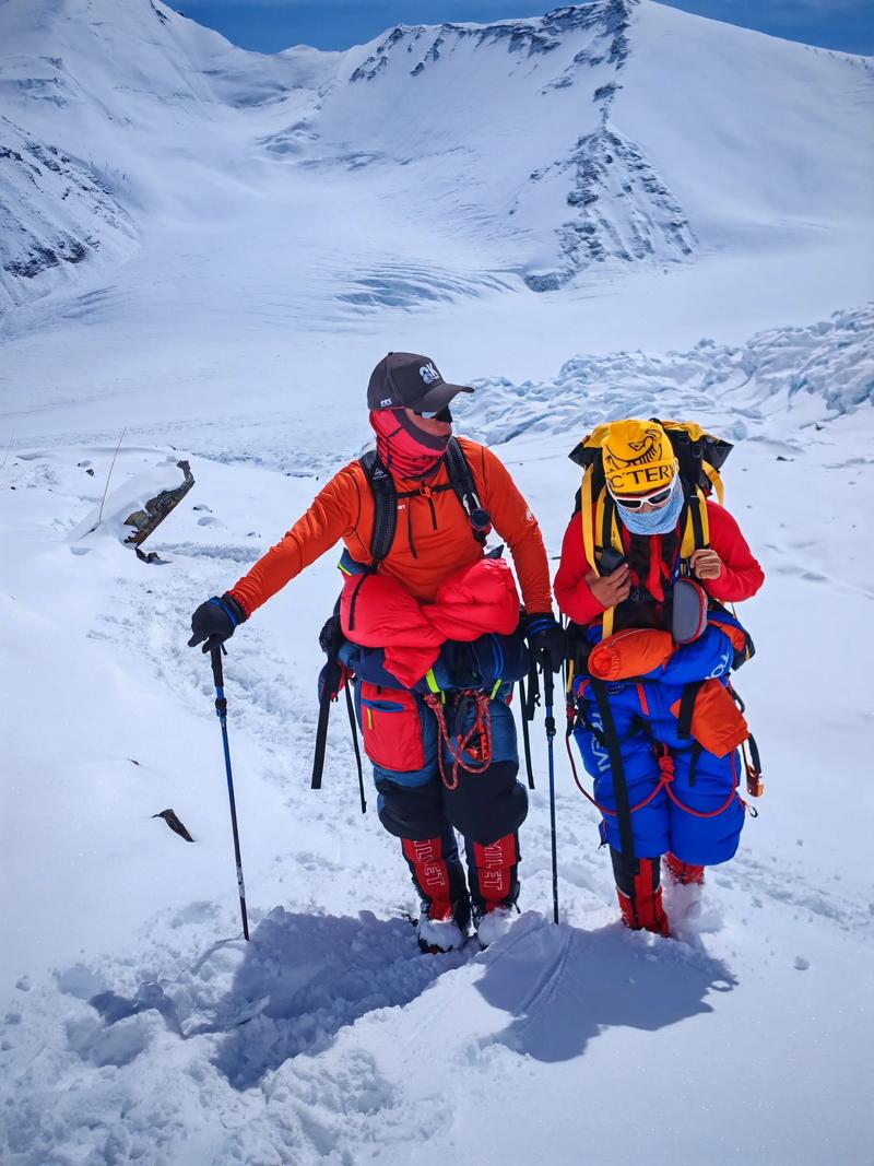 首批登上珠峰的两名不同国家登山者,亲历了人类征服大自然的魄力 第1张 首批登上珠峰的两名不同国家登山者,亲历了人类征服大自然的魄力 第1张