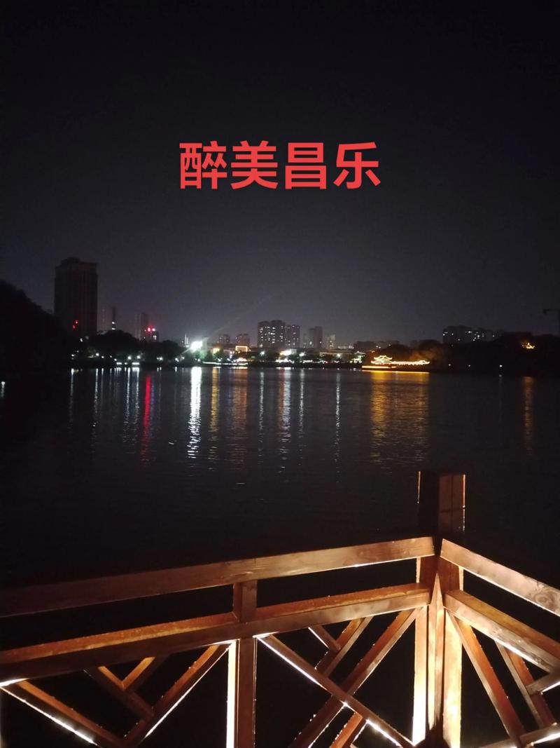 适合江边夜景的句子，为你诉说一派烟火人间的美景  第1张