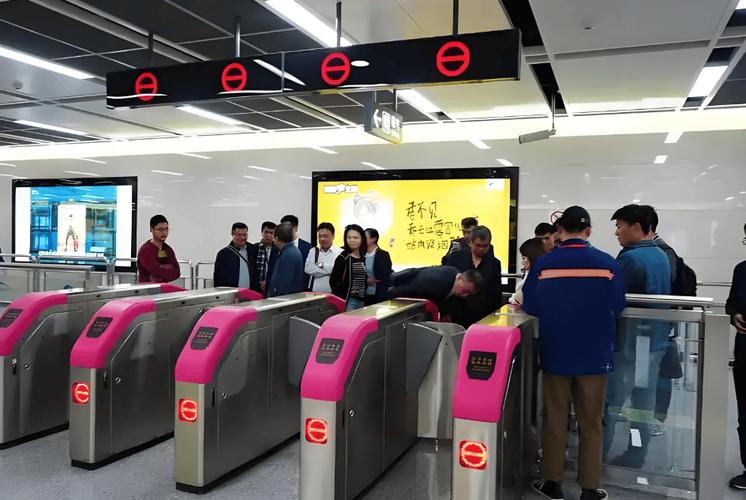 西安地铁永宁门站还是体育场站有自助照相机  第1张