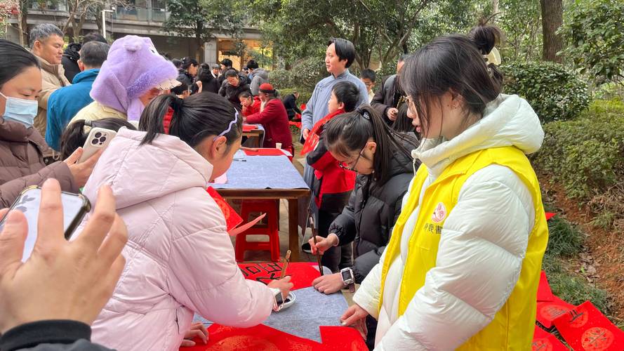 长沙秀峰山社区：社校联动，老少同乐，共绘幸福社区美卷  第1张