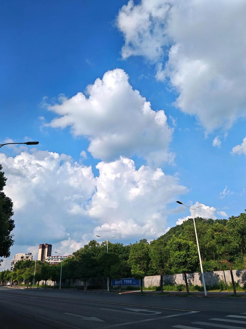 心境随人而变》 人的心境，如同天空中的云彩，变幻无穷  第1张