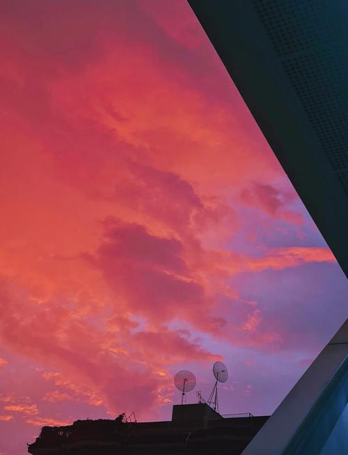 粉色天空:是落日余晖也是新黎明的曙光 第1张 粉色天空:是落日余晖也是新黎明的曙光 第1张