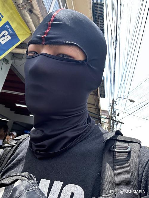 原创
为啥特种兵脸上涂油彩,而特警执行任务带的是面罩? 第1张 原创
为啥特种兵脸上涂油彩,而特警执行任务带的是面罩? 第1张